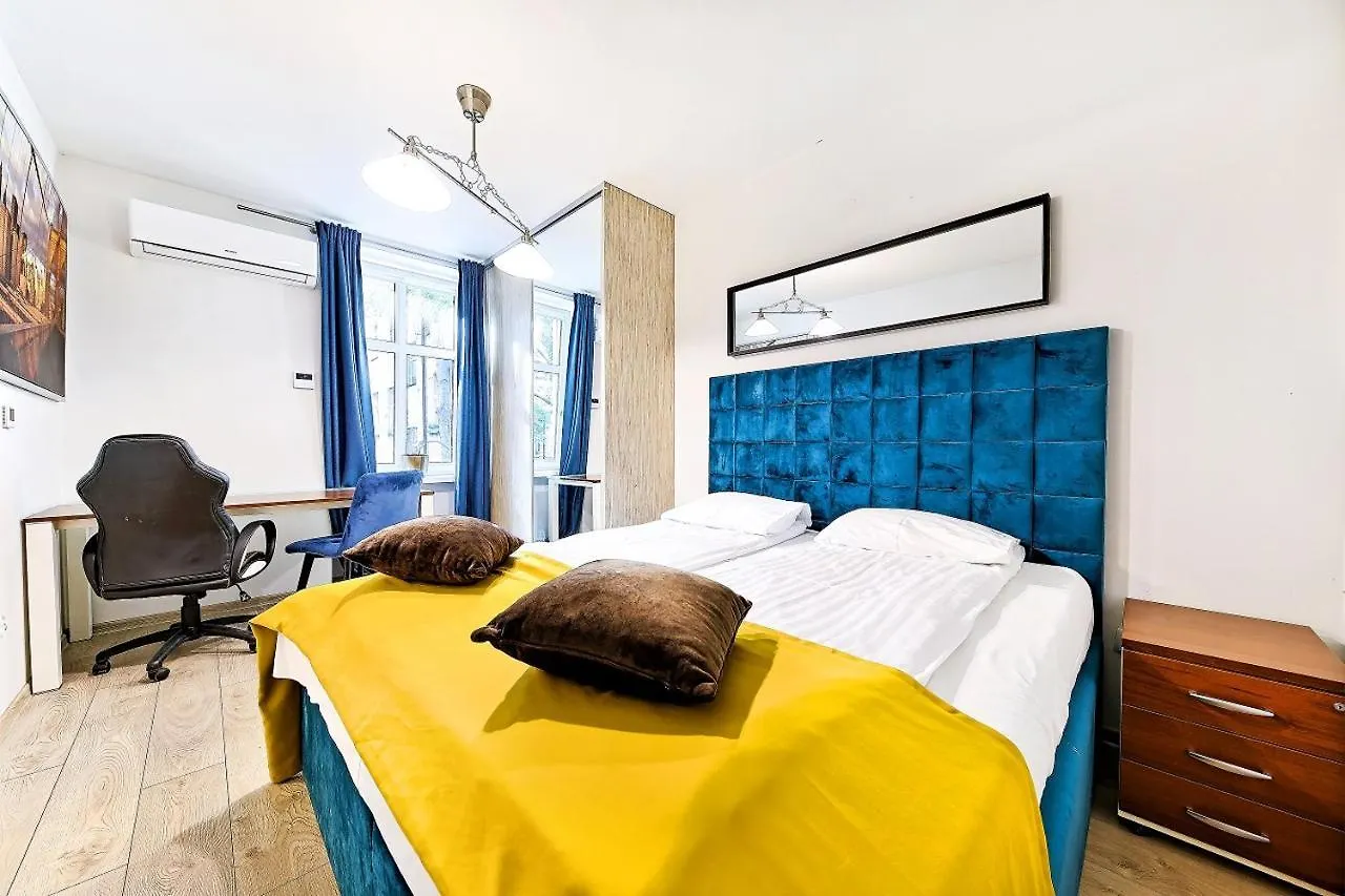 Cinema Apartments Poznan 3*,